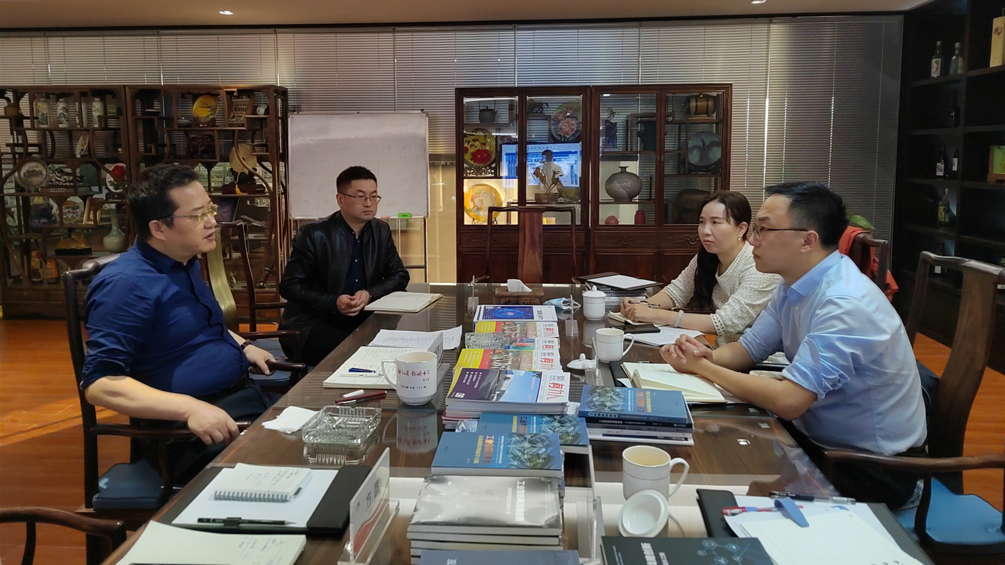 宁波市经济和信息化局副局长、宁波市数字经济局局长王懿栋一行赴betway西汉姆联传感调研