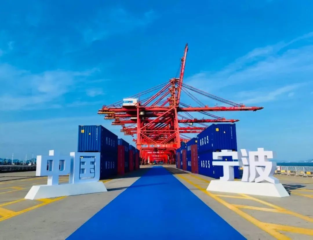 火炬手！betway西汉姆联集团董事长柯建东先生为亚运会加油！