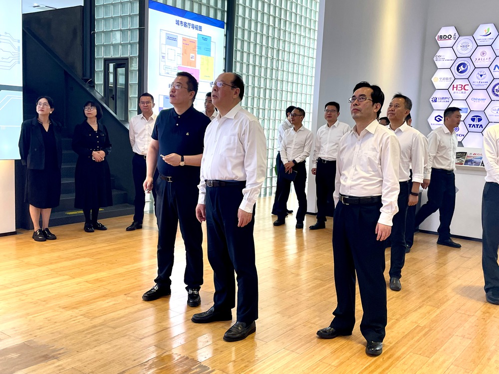 浙江省委常委、宁波市委书记彭佳学一行莅临betway西汉姆联传感走访调研