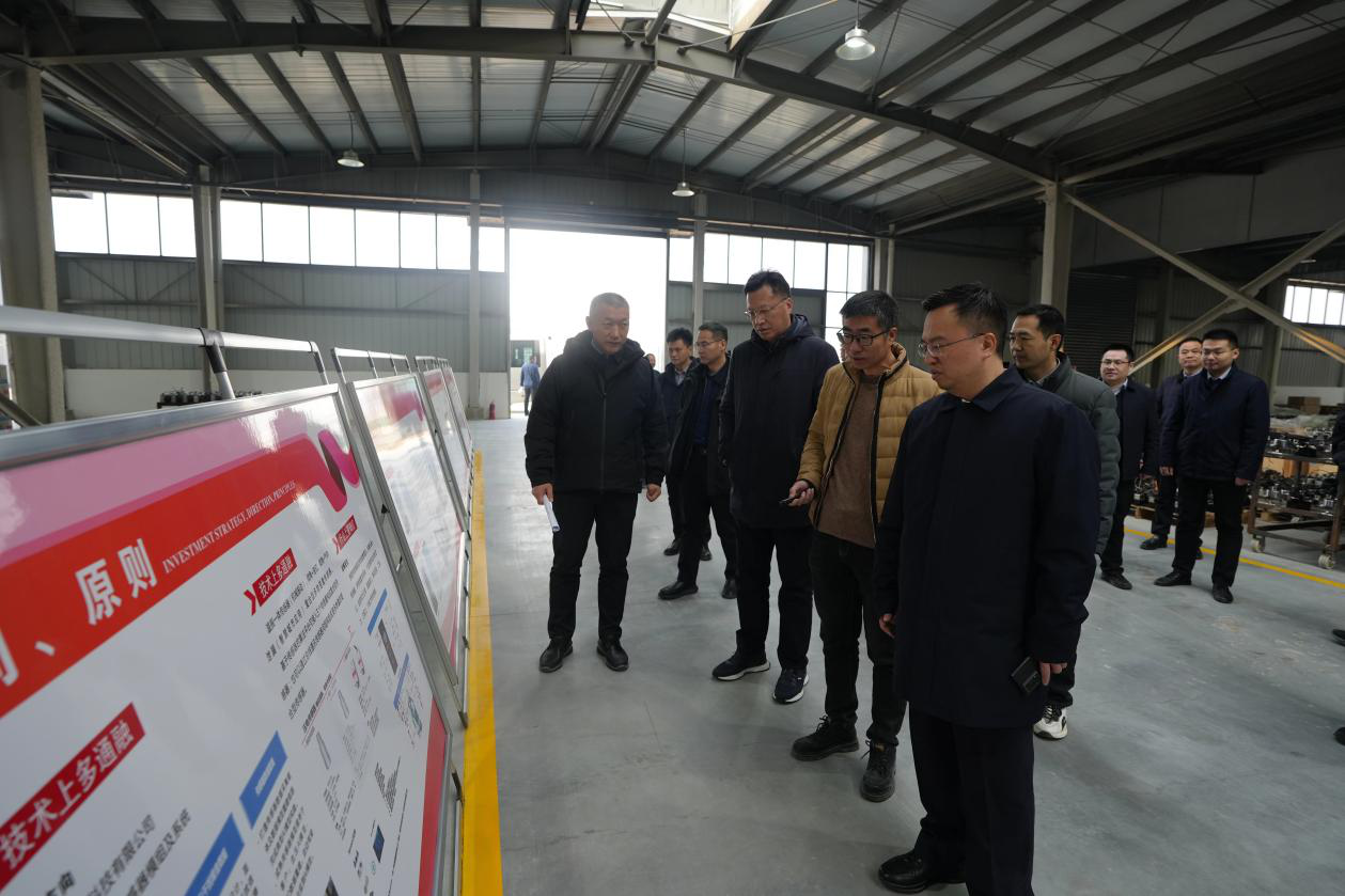 郑州航空港区党工委副书记、管委会主任田海涛一行莅临郑州betway西汉姆联产业园参观调研